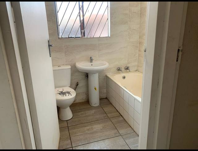 3 BEDROOM TOWNHOUSE FOR SALE IN PROTEA GLEN